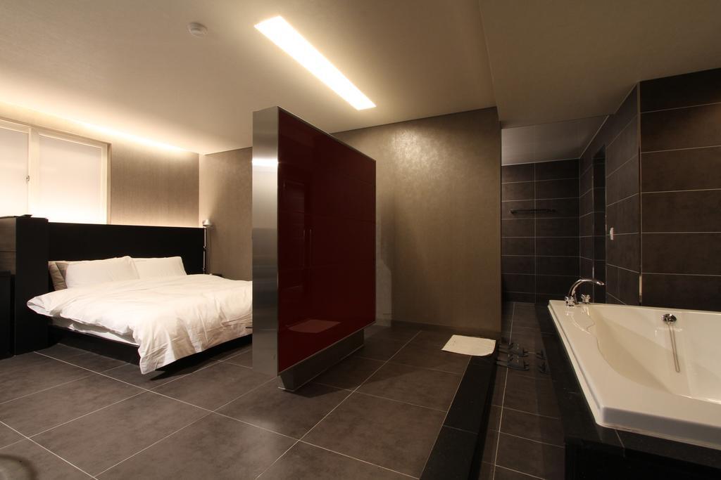 Valentine Hotel Goyang Room photo